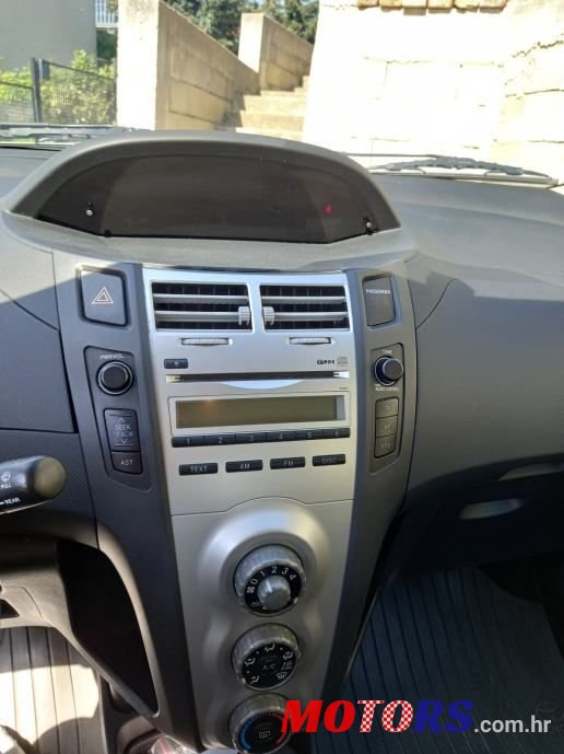 2007' Toyota Yaris 1,0 Vvt-I photo #3