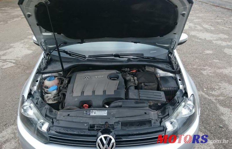 2010' Volkswagen Golf VI 1,6 Tdi photo #2