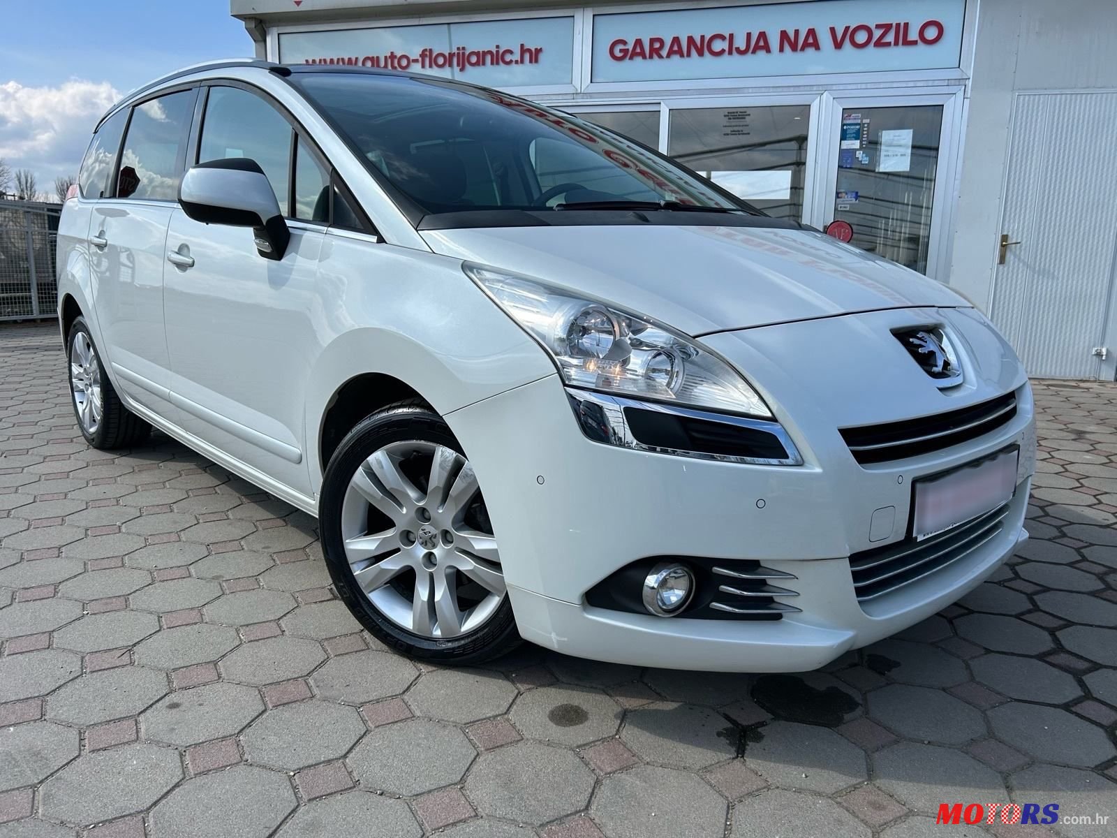 2011' Peugeot 5008 1,6 E-Hdi photo #1