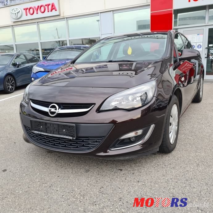 2013' Opel Astra photo #1