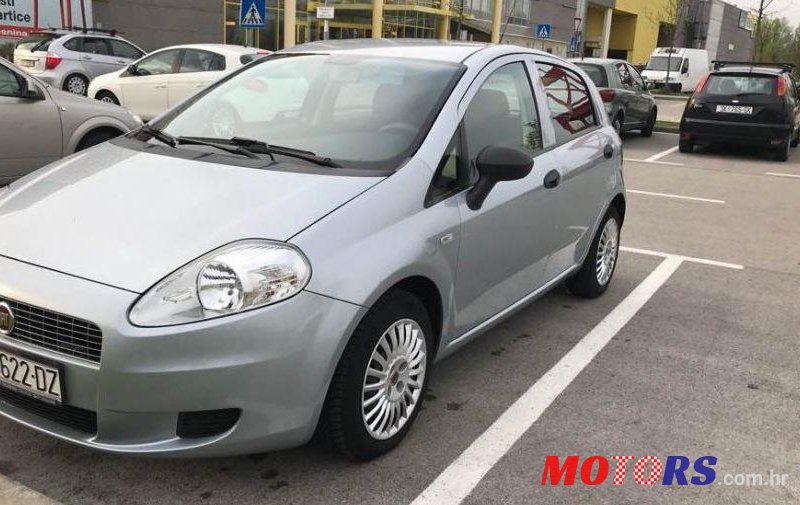 2009' Fiat Grande Punto photo #3