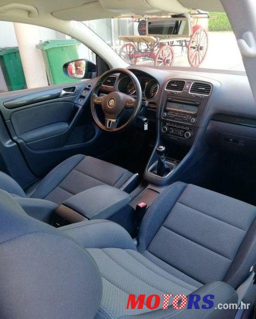 2011' Volkswagen Golf VI 1,6 Tdi photo #2