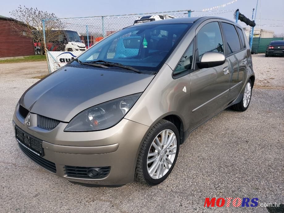 2008' Mitsubishi Colt photo #1