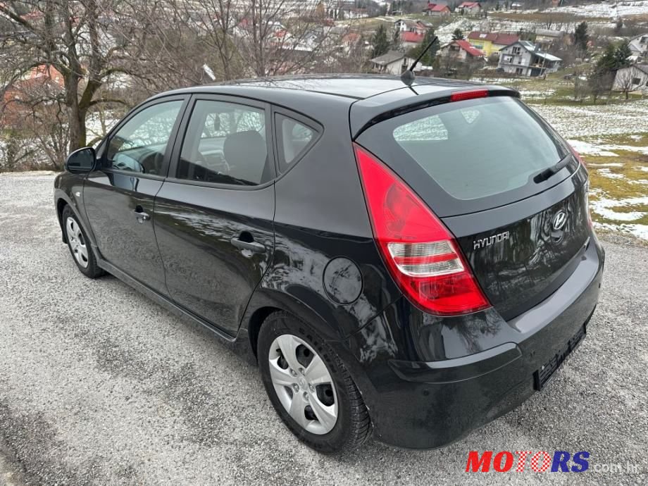 2010' Hyundai i30 1,6 Crdi photo #3