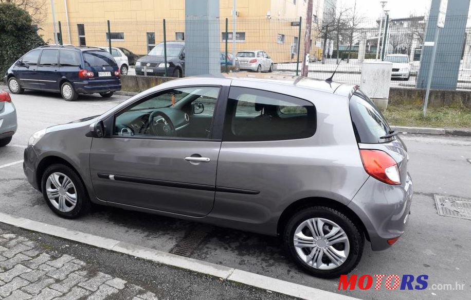 2010' Renault Clio 1,2 16V photo #1