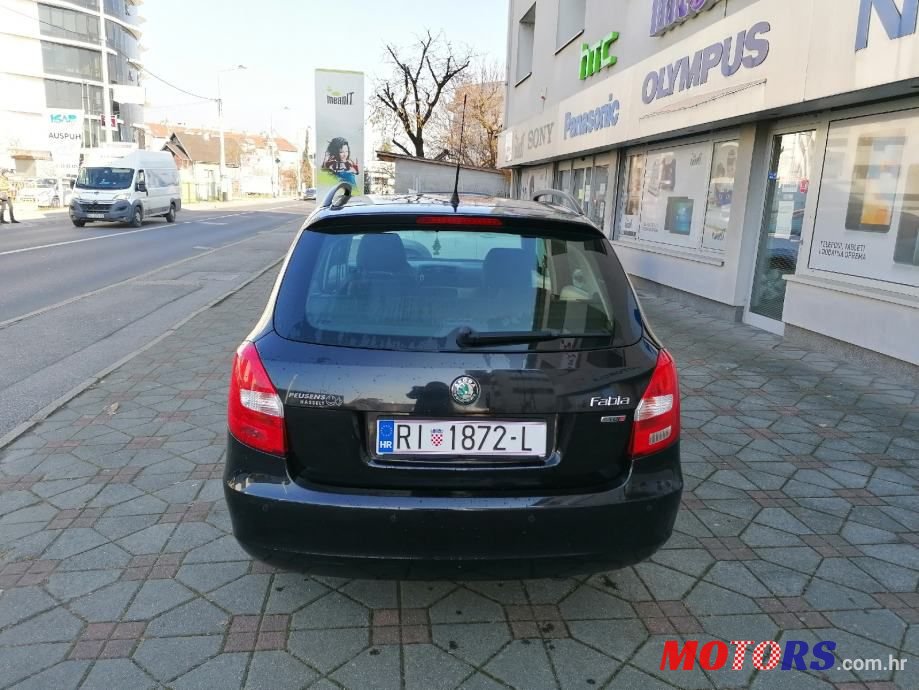 2011' Skoda Fabia Combi photo #5