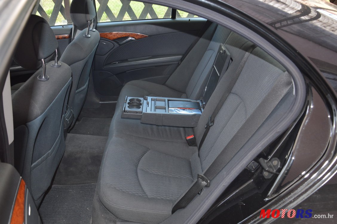 2004' Mercedes-Benz E-Class photo #5