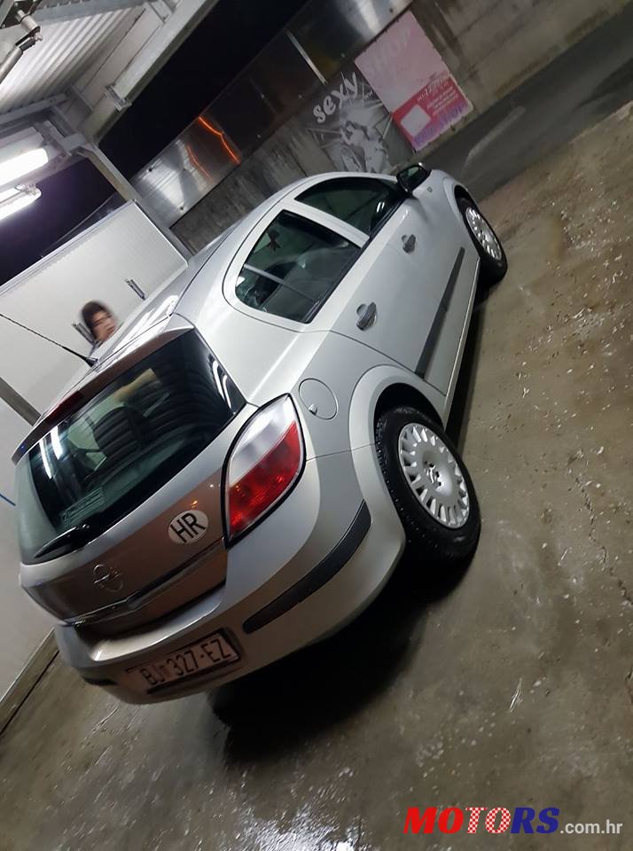 2006' Opel Astra photo #2