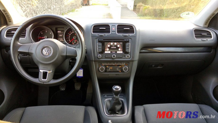 2010' Volkswagen Golf VI photo #3