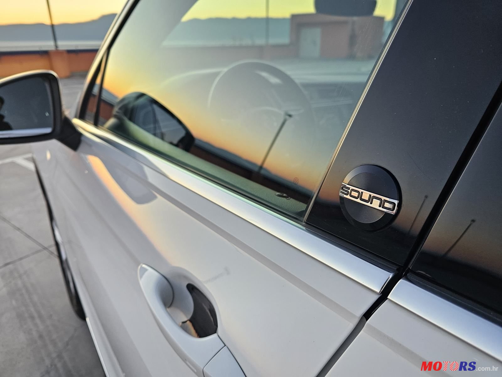 2017' Volkswagen Tiguan photo #4