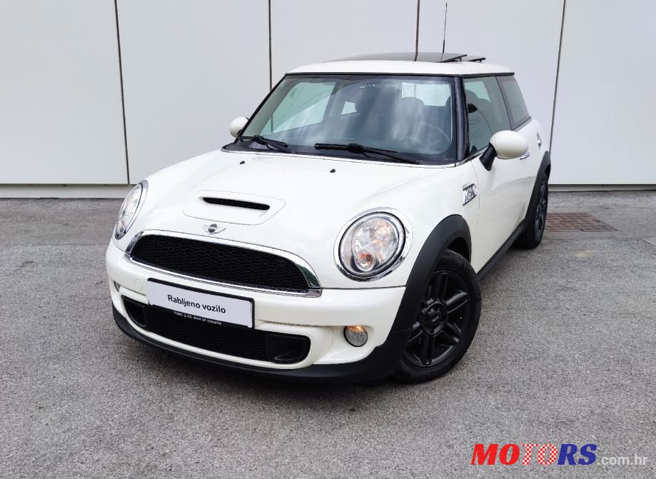 2011' MINI Cooper photo #1