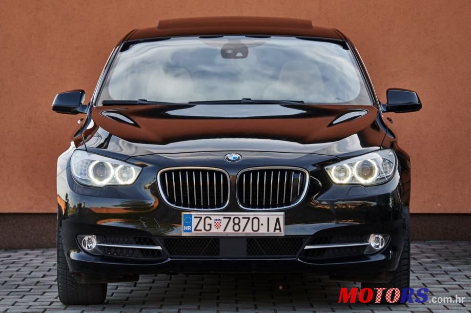 2012' BMW Serija 5 530Xd photo #1