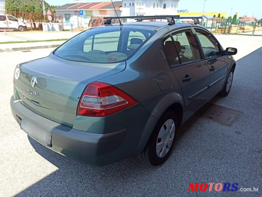 2008' Renault Megane photo #5