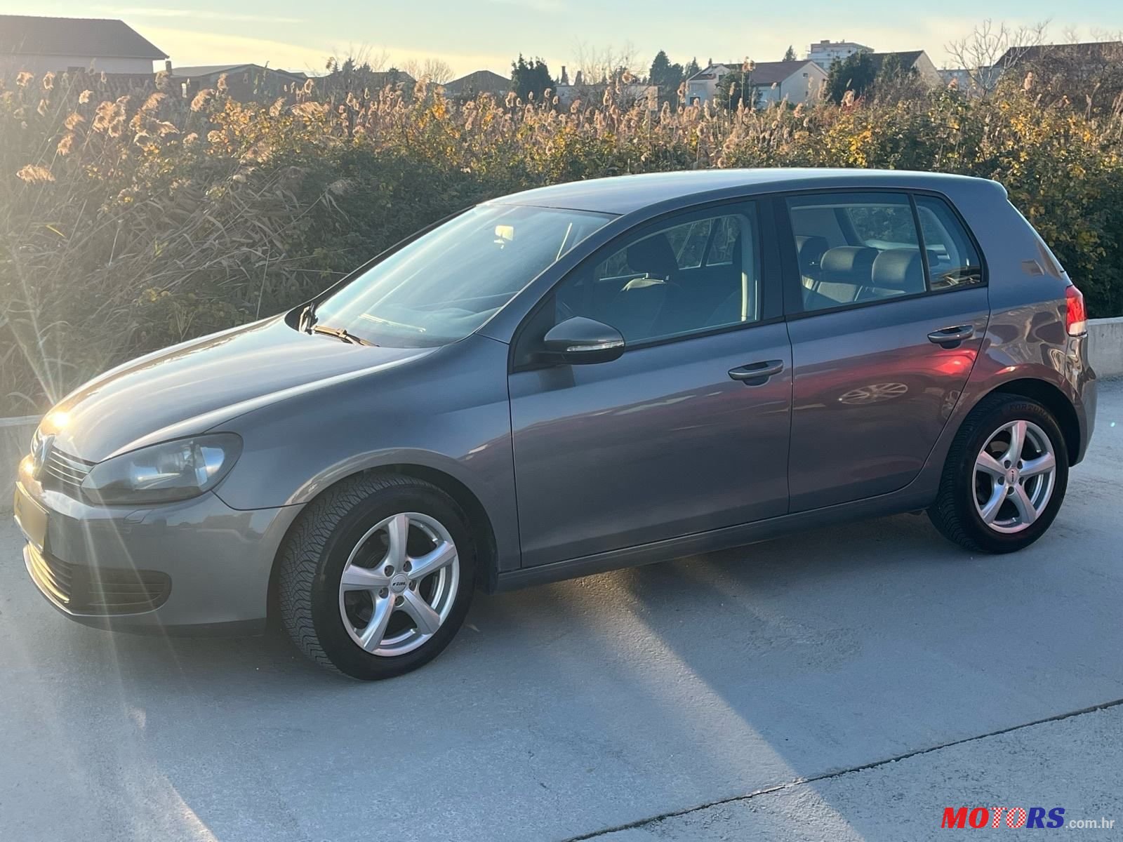 2009' Volkswagen Golf VI 1,6 Tdi photo #3