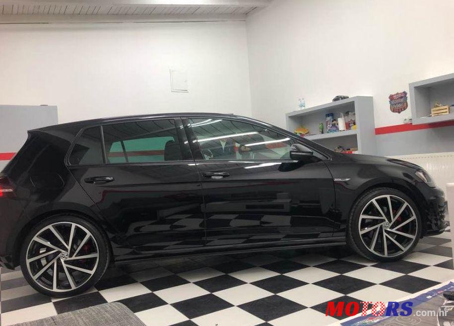 2016' Volkswagen Golf VII 2.0 Gtd photo #1