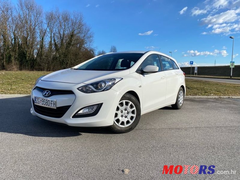 2014' Hyundai i30 Cw 1,6 Crdi photo #2