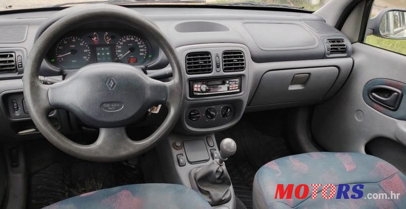 2002' Renault Thalia 1,4 photo #5