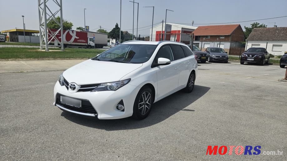 2015' Toyota Auris Karavan photo #1