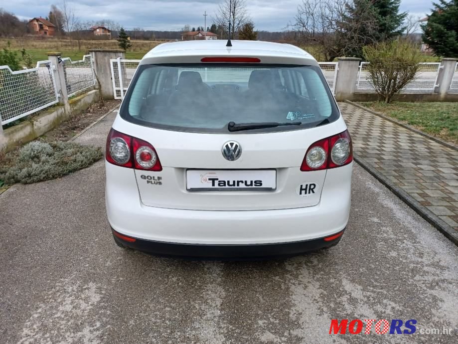 2009' Volkswagen Golf Plus photo #5