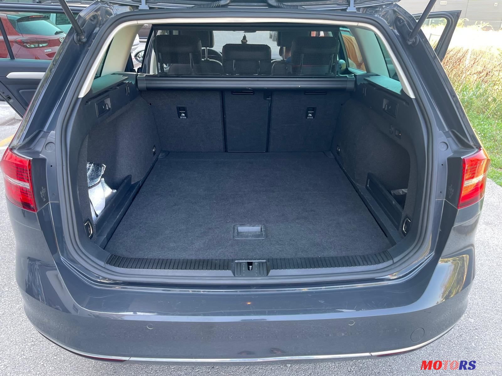 2016' Volkswagen Passat Variant photo #3