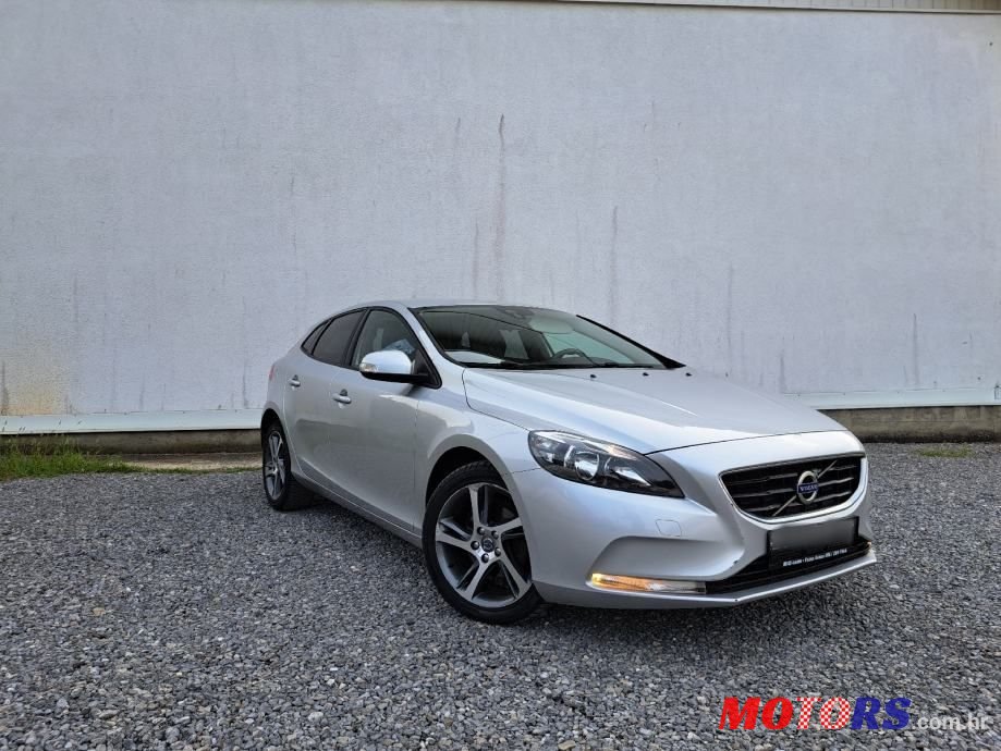 2015' Volvo V40 D2 photo #3