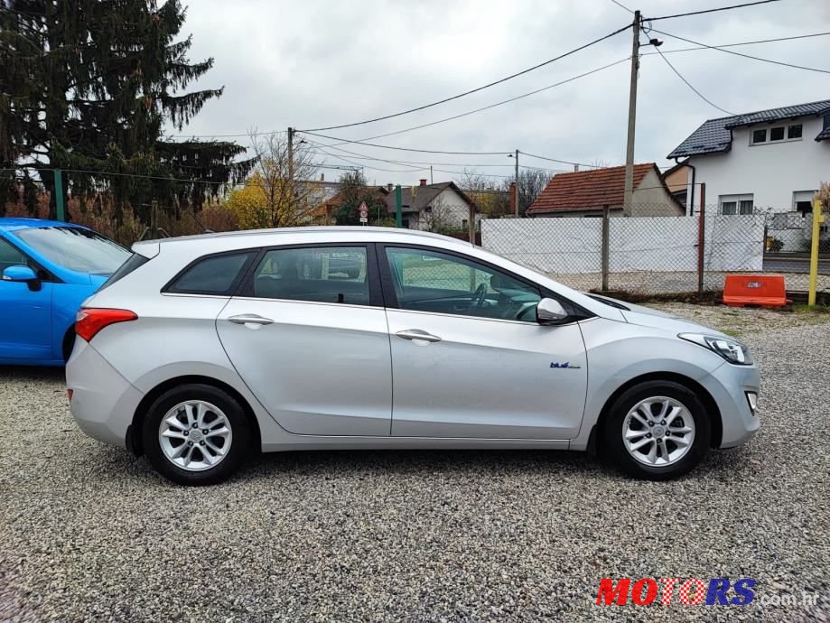 2015' Hyundai i30 Cw 1,6 Crdi photo #6