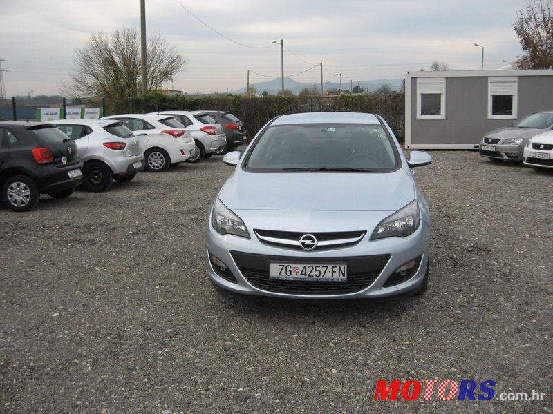 2014' Opel Astra photo #1