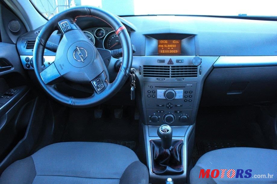 2005' Opel Astra Karavan photo #6