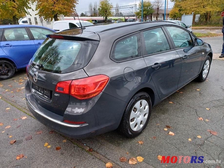 2015' Opel Astra Karavan photo #4