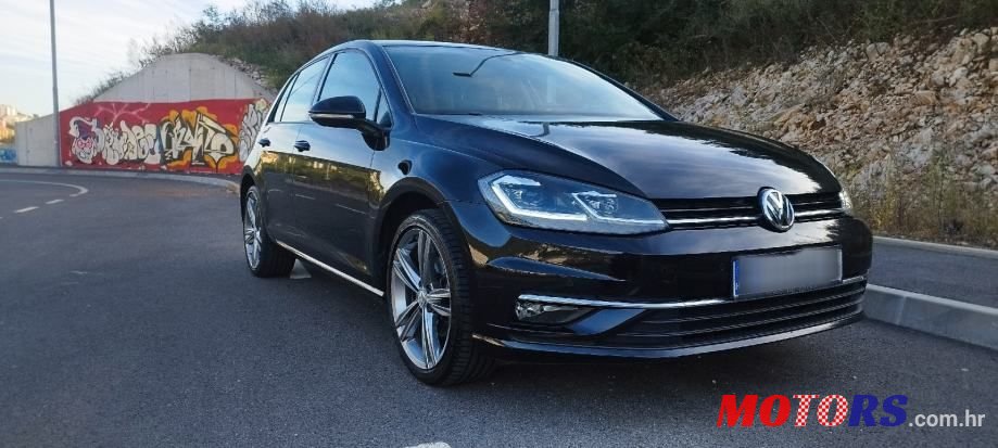 2017' Volkswagen Golf VII Tsi photo #2