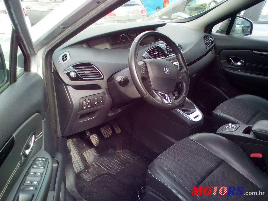 2015' Renault Grand Scenic photo #2