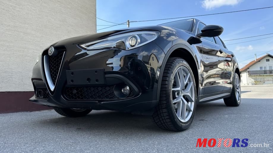 2017' Alfa Romeo Stelvio 2,2 Diesel photo #1