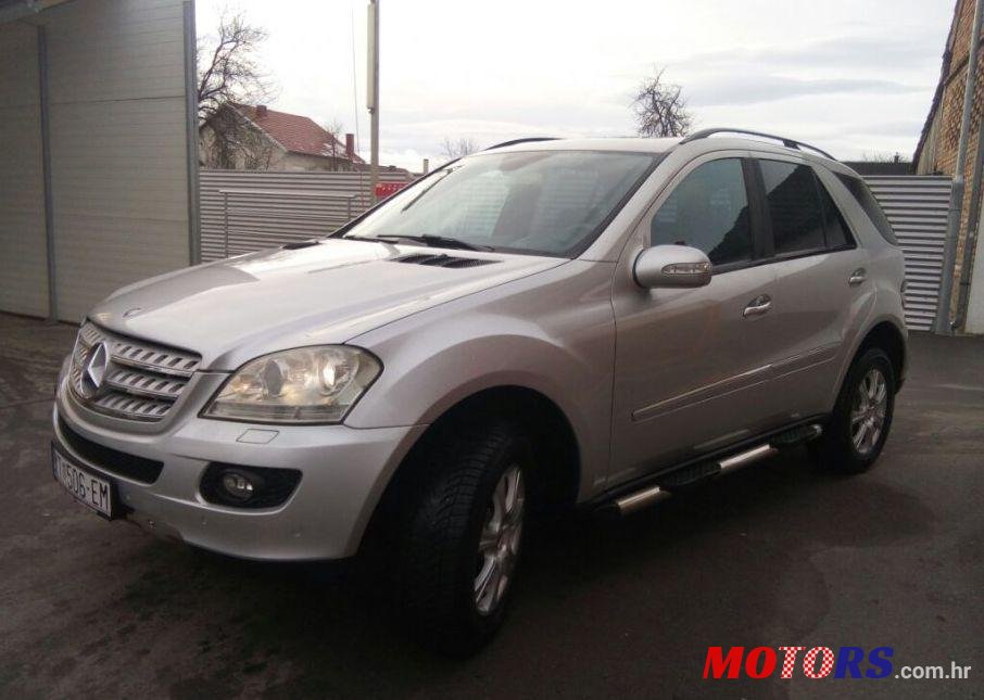 2005' Mercedes-Benz Ml 320 Cdi photo #1