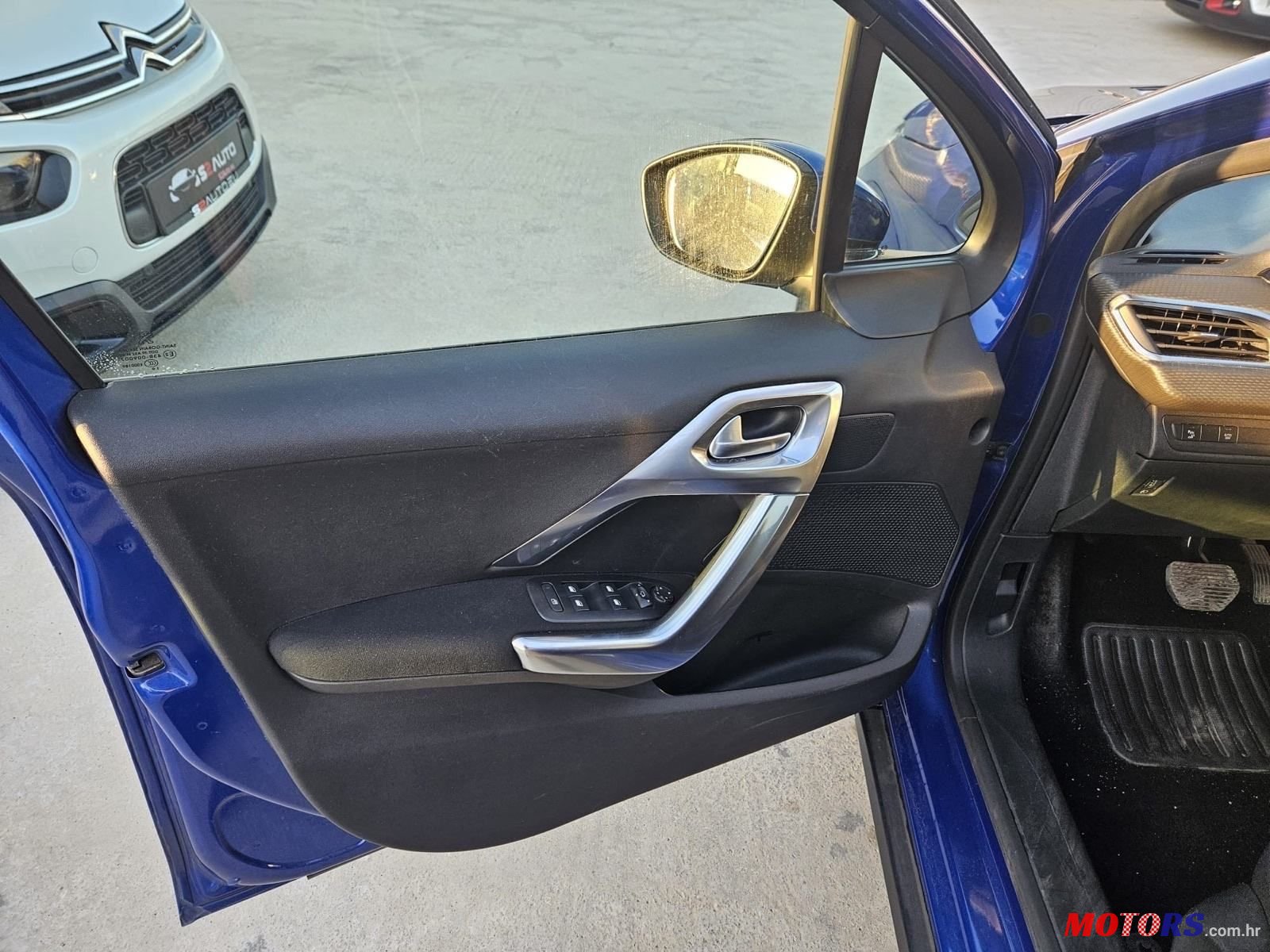 2019' Peugeot 2008 1,5 Bluehdi photo #5