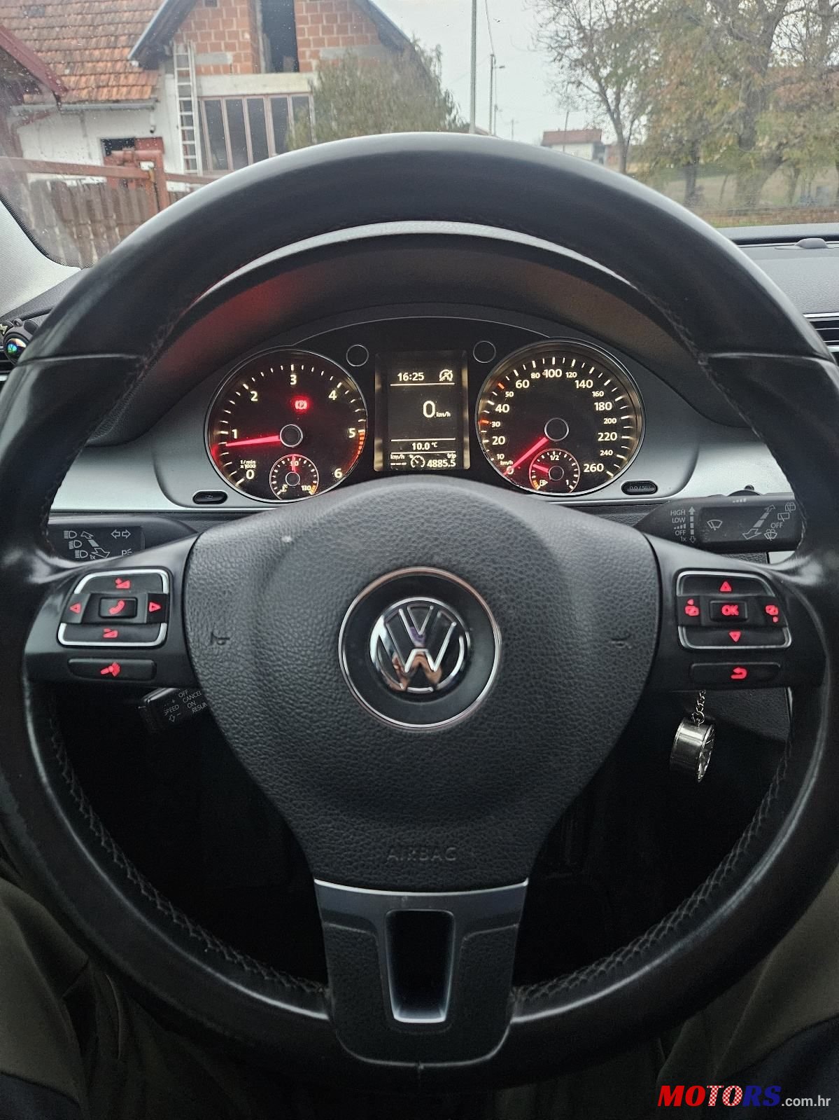 2011' Volkswagen Passat Variant photo #6