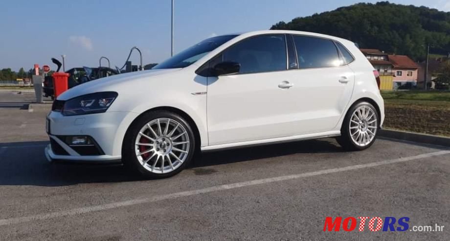 2015' Volkswagen Polo photo #2