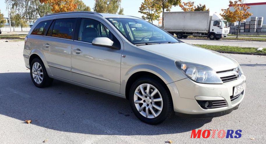 2005' Opel Astra Karavan photo #1
