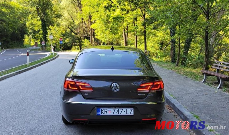 2012' Volkswagen Passat photo #5