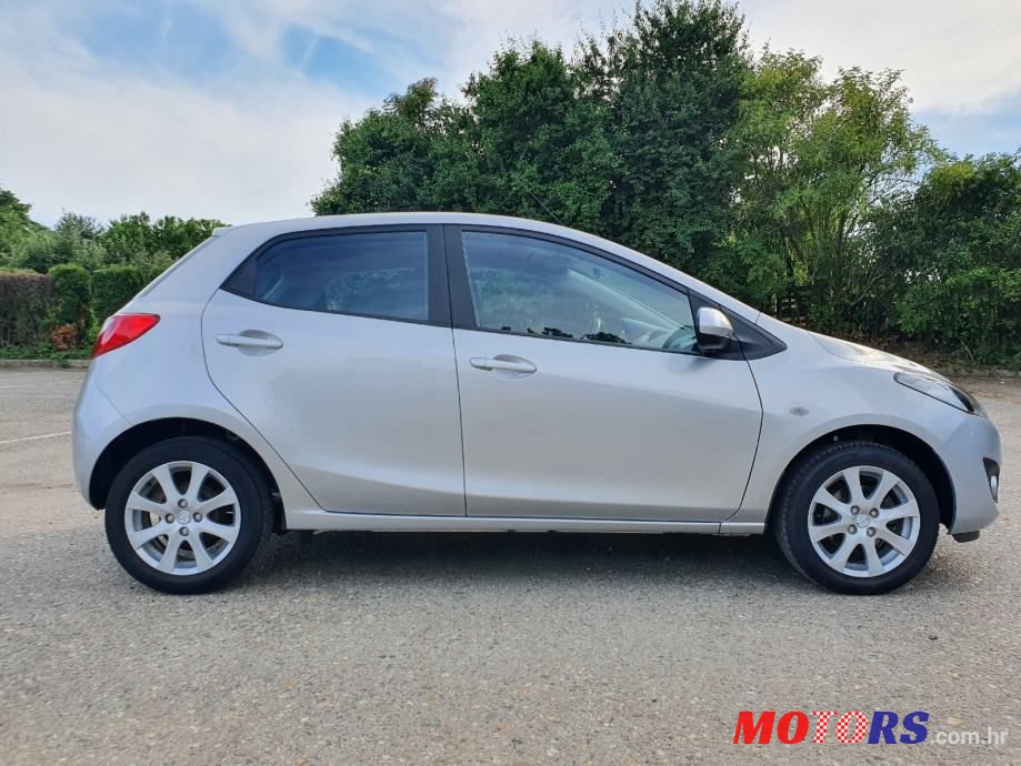 2013' Mazda 2 photo #6
