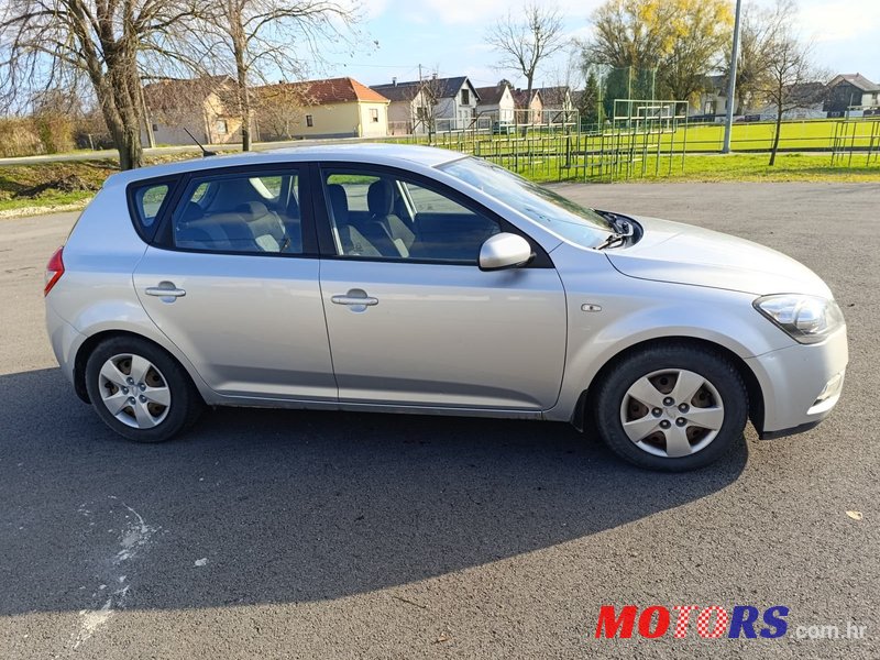 2010' Kia Ceed 1,6 Crdi photo #6