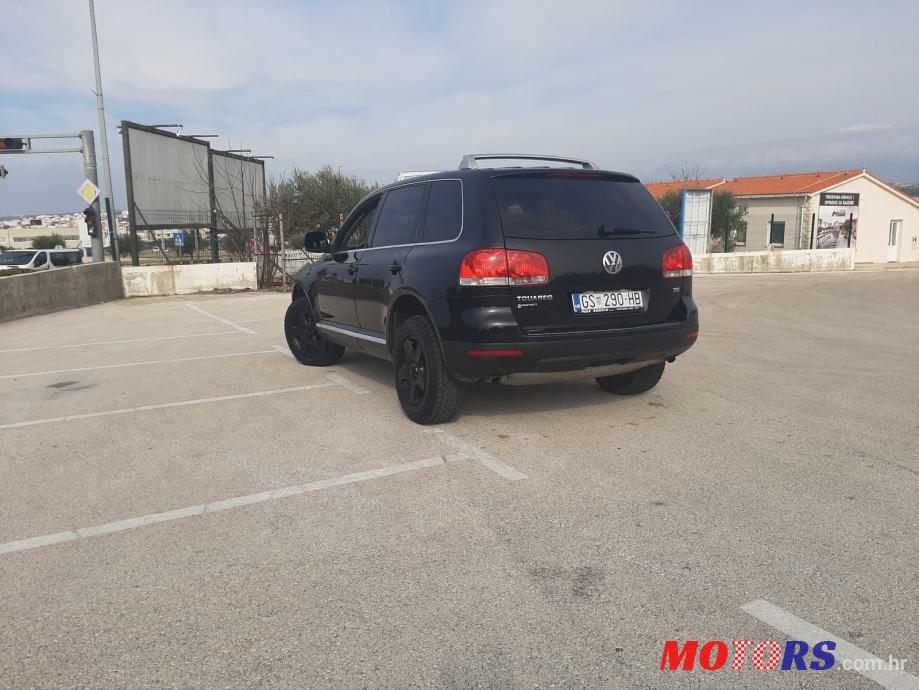 2004' Volkswagen Touareg photo #4