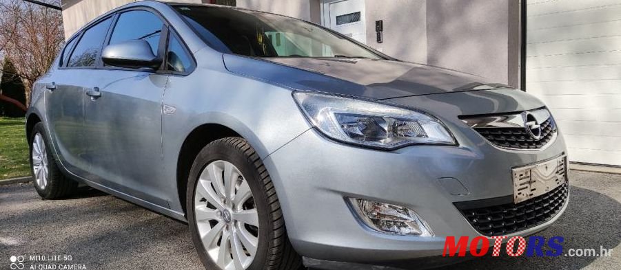 2011' Opel Astra 1,7 Cdti photo #1