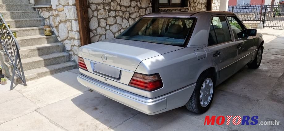 1991' Mercedes-Benz 124 230 photo #2