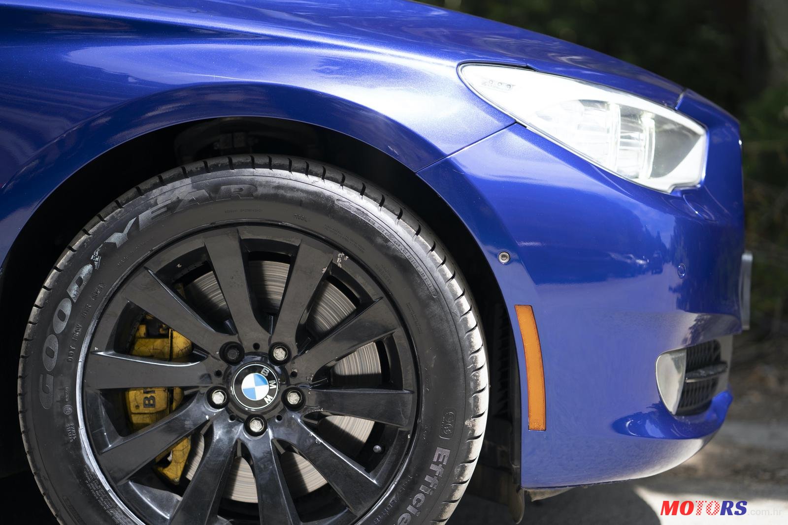 2011' BMW 5 Series GT 550i GT xDrive photo #2