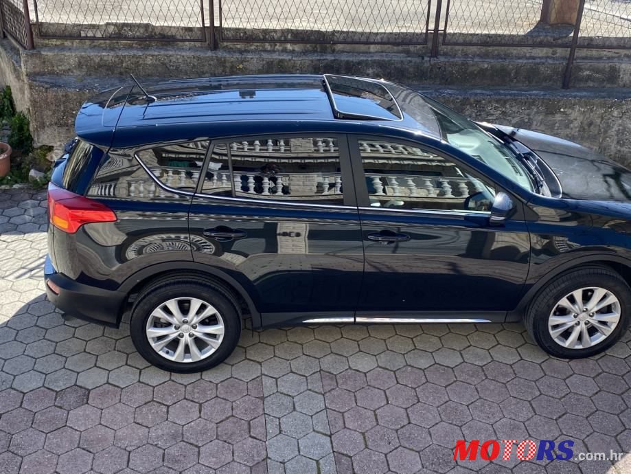 2013' Toyota RAV4 photo #1