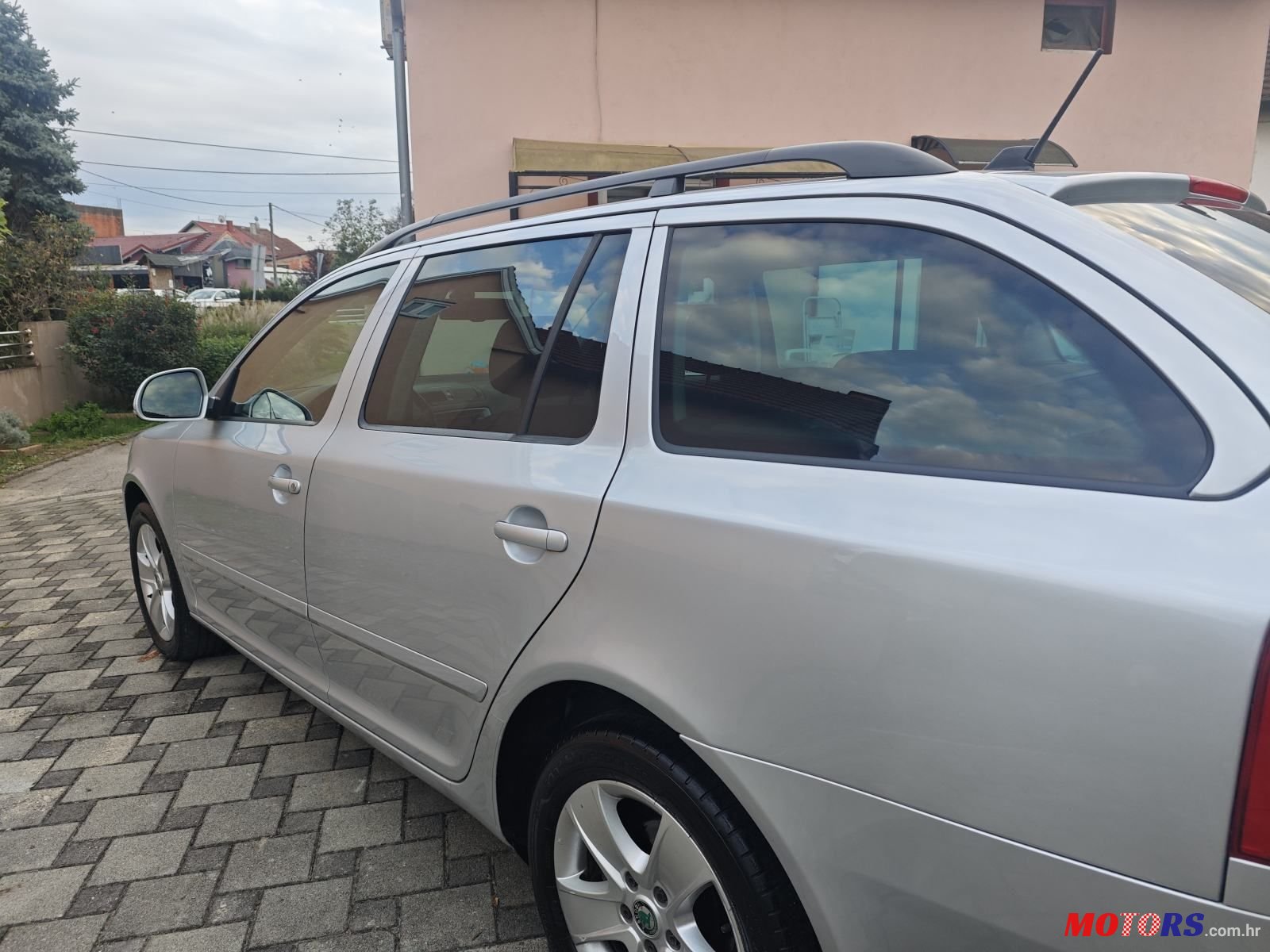 2013' Skoda Octavia Combi photo #2