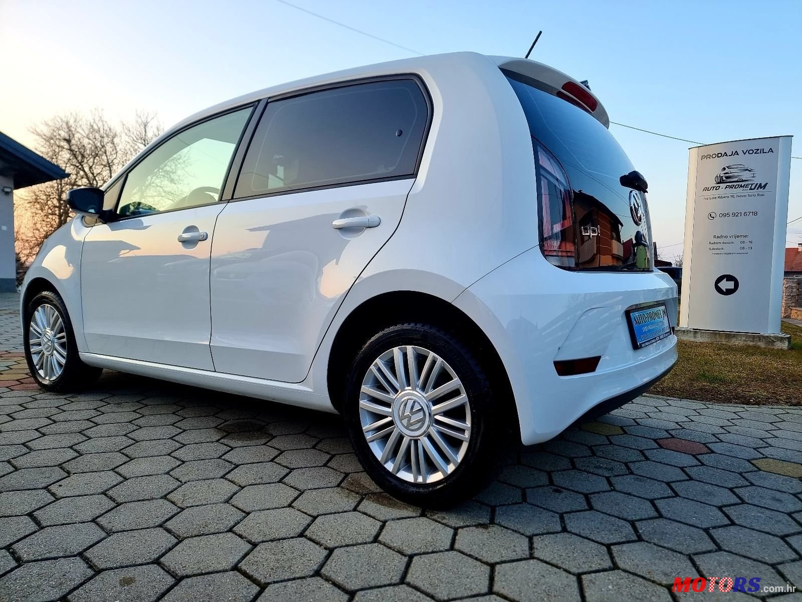 2017' Volkswagen Up! 1,0 photo #5