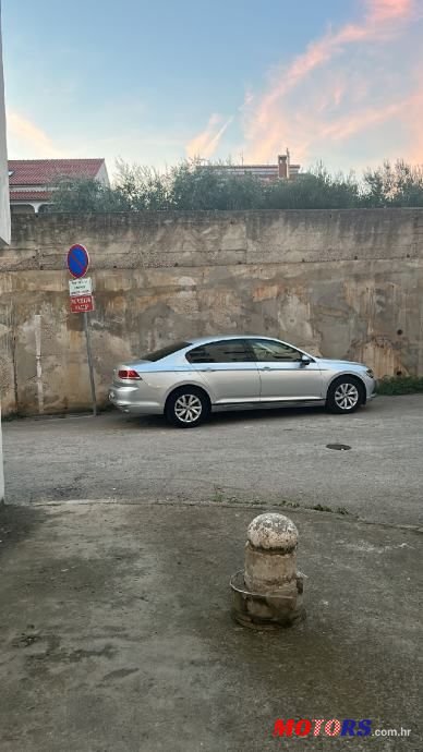 2018' Volkswagen Passat photo #3