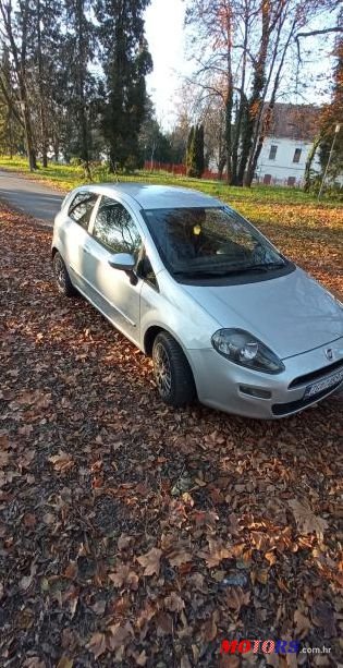 2013' Fiat Grande Punto 1.3 Multijet 16V Diesel photo #1