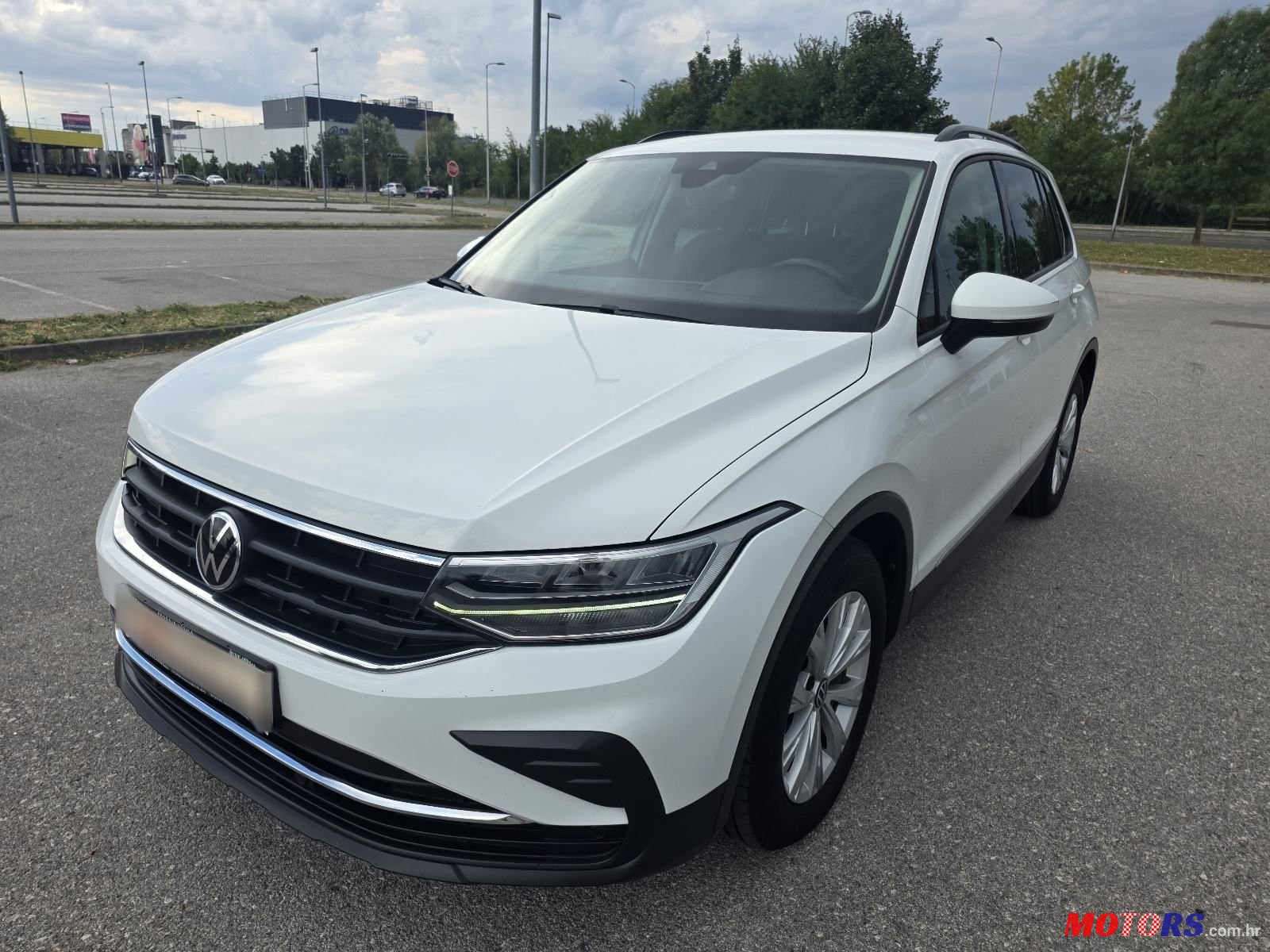 2022' Volkswagen Tiguan 2,0 photo #2